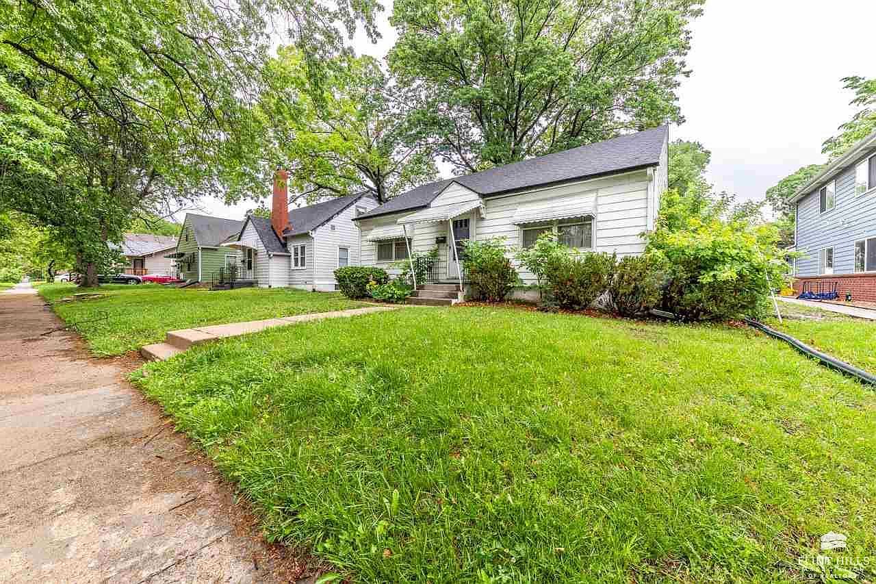 1010 Bertrand St, Manhattan, KS 66502 Zillow