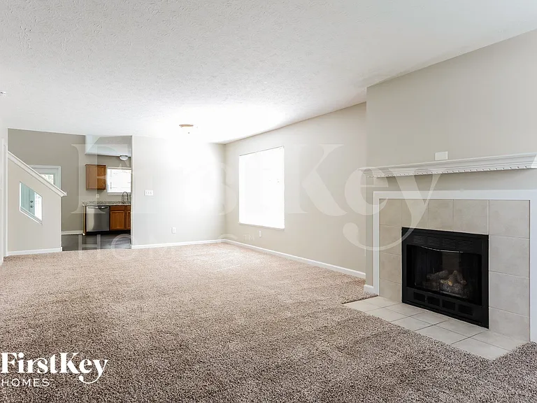 7025 Village Oaks Dr — Photo 2