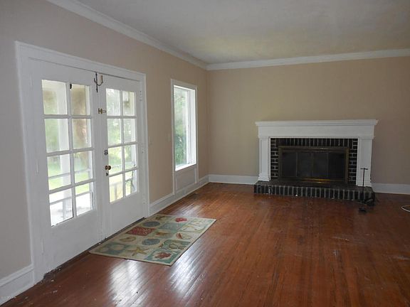 3rd image of 9140 Heckscher Dr