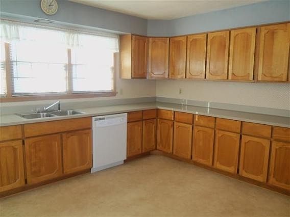 5th image of 1502 Greenwich Ln