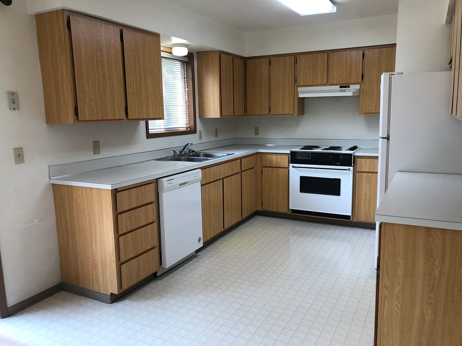 2 bed, 975 sqft, $1,350 — Photo 4