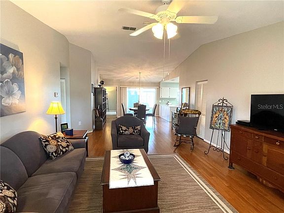 3rd image of 1827 Prairie Dunes Cir N