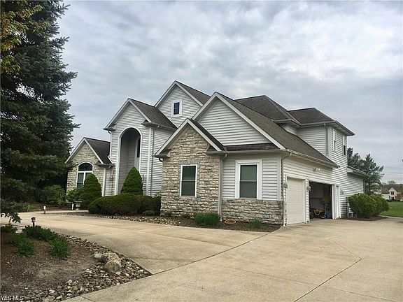 2nd image of 35438 Nightshade Ln