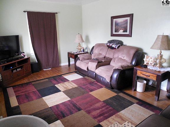 2nd image of 803 N Plum St