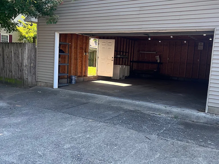 2250 Garfield Ave — Photo 17