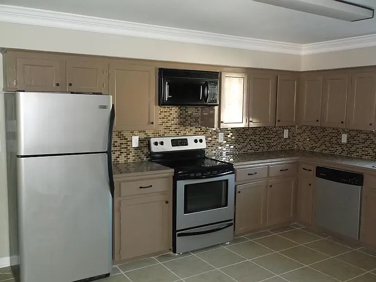 226 Monterey St — Photo 15