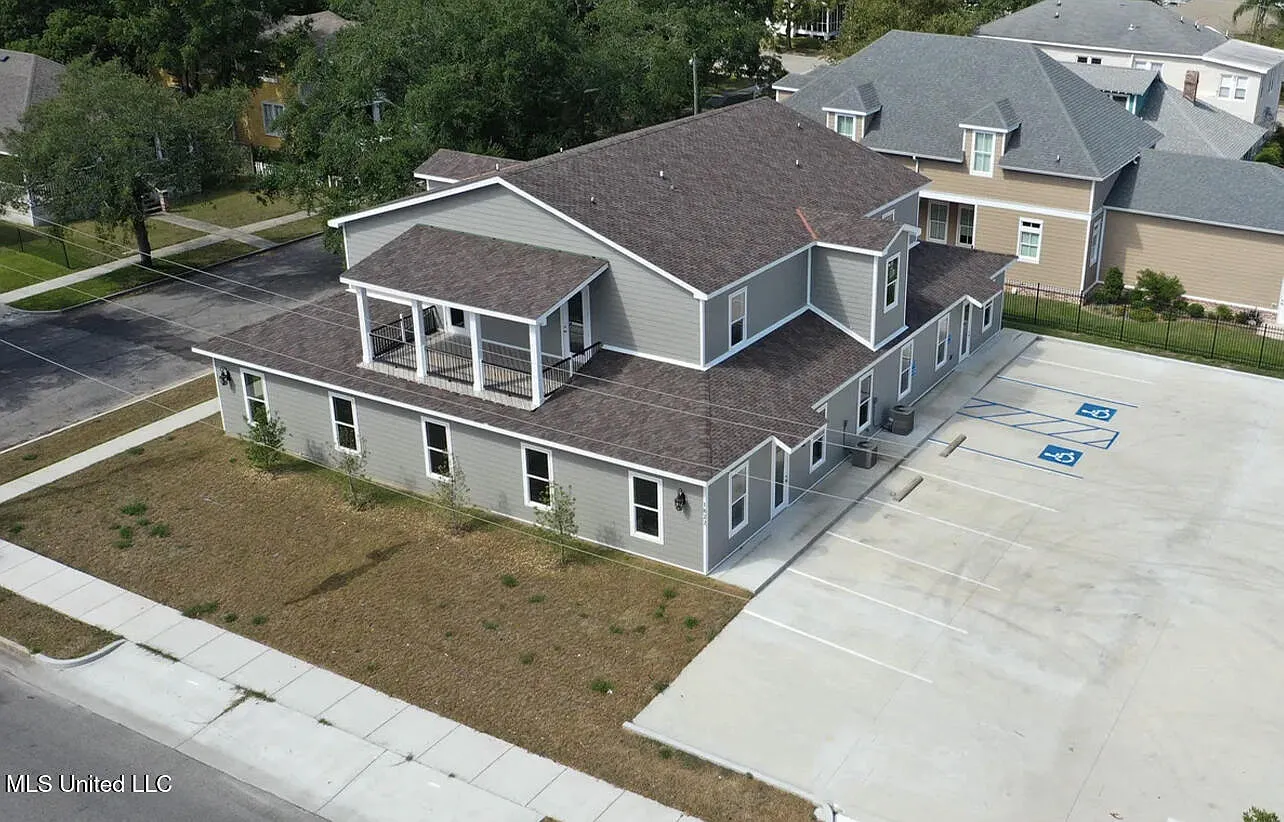 2 bed, 2.0 bath, 1100 sqft, $1,900 — Photo 1