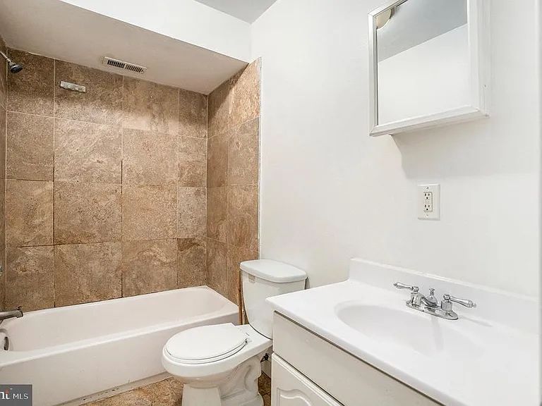 2027 N 15th St #3 — Photo 10