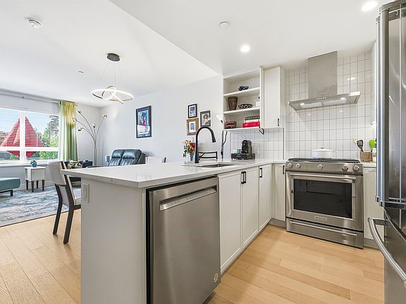 4th image of 22265 Dewdney Trunk Rd #204