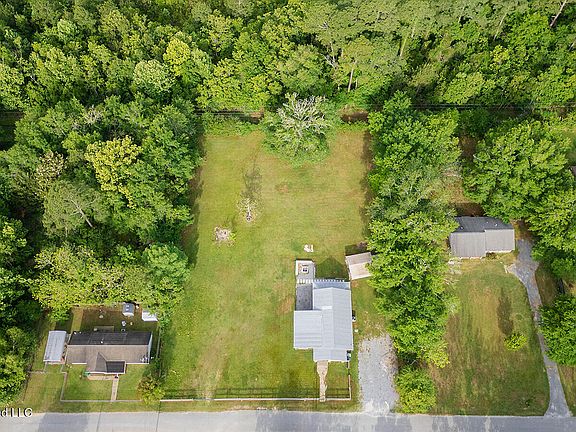 3rd image of 7101 Wayne Ln