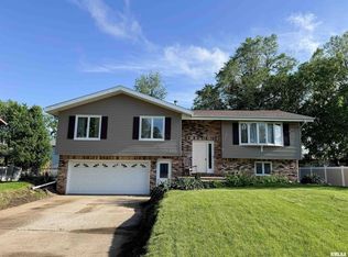 1666 Outrigger Rd, Galesburg, IL 61401