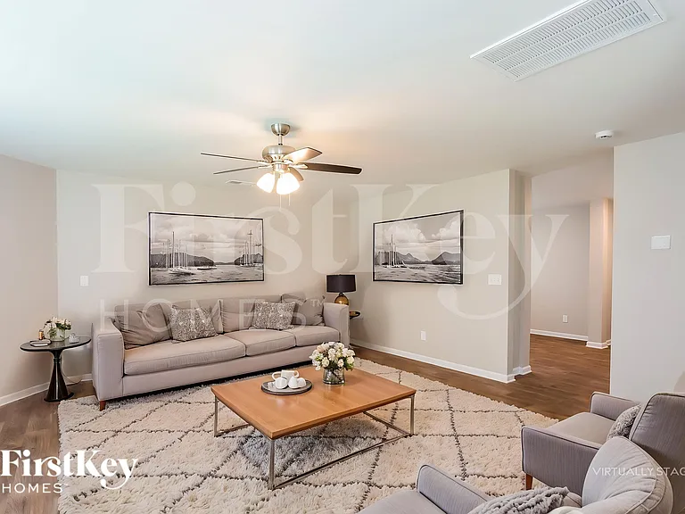 2209 Rolling Hills Dr — Photo 4