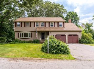 12 Seavey St, Hampton, NH 03842