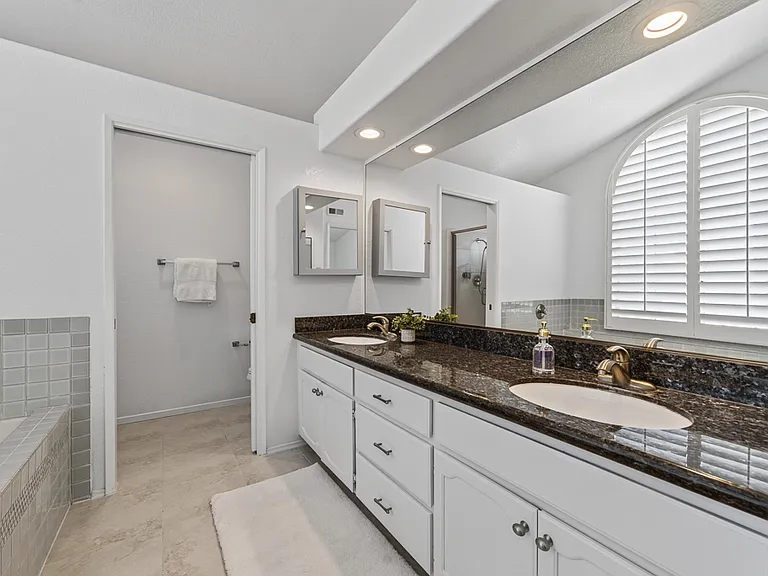 13887 Carriage Rd — Photo 35