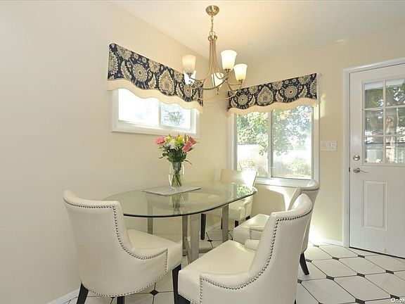 4th image of 46 Moeller St