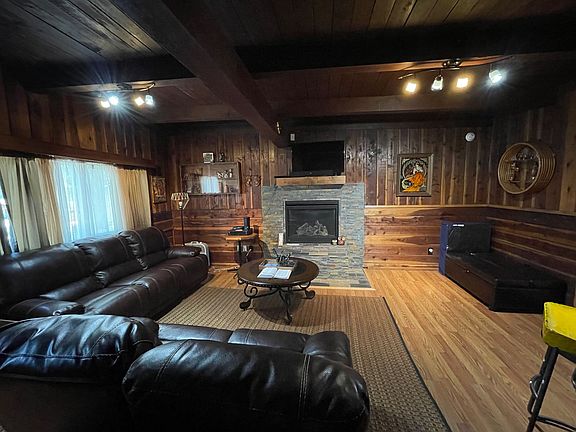 2nd image of 2661 Fountain Ave