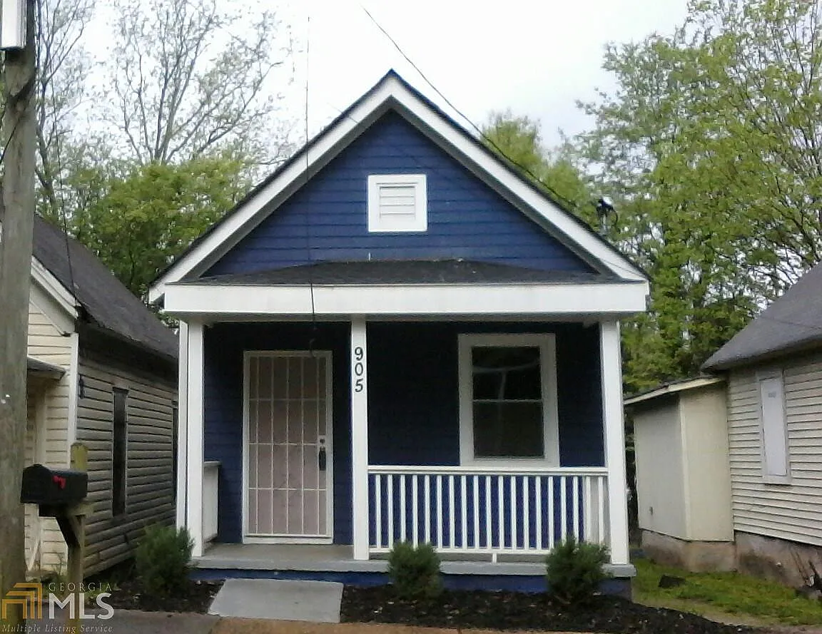 905 Smith St SW photo 1