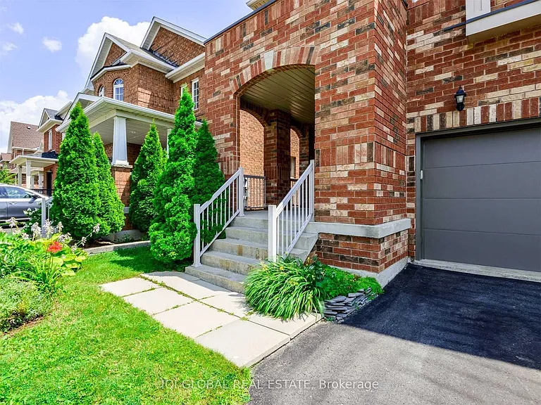 196 Featherstone Rd N — Photo 3