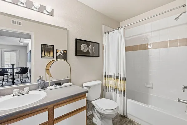 Newport Wichita Apts. — Photo 10