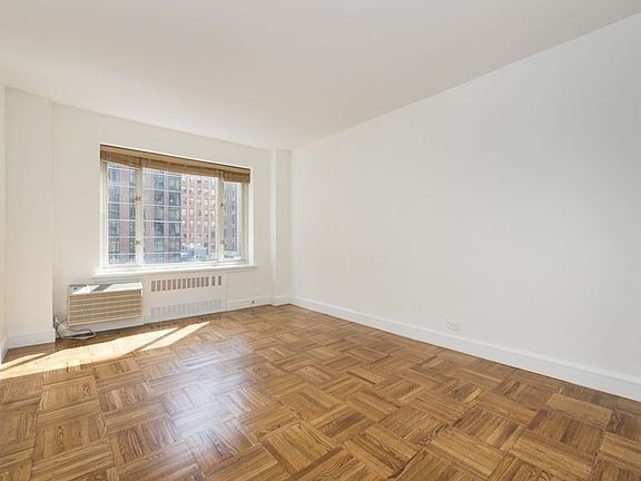3rd image of 35 E 35th St Ph E