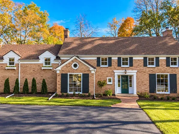 1530 E Standish PLACE, Bayside, WI 53217