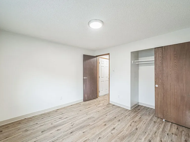The 1800 Place Apartments — Photo 11
