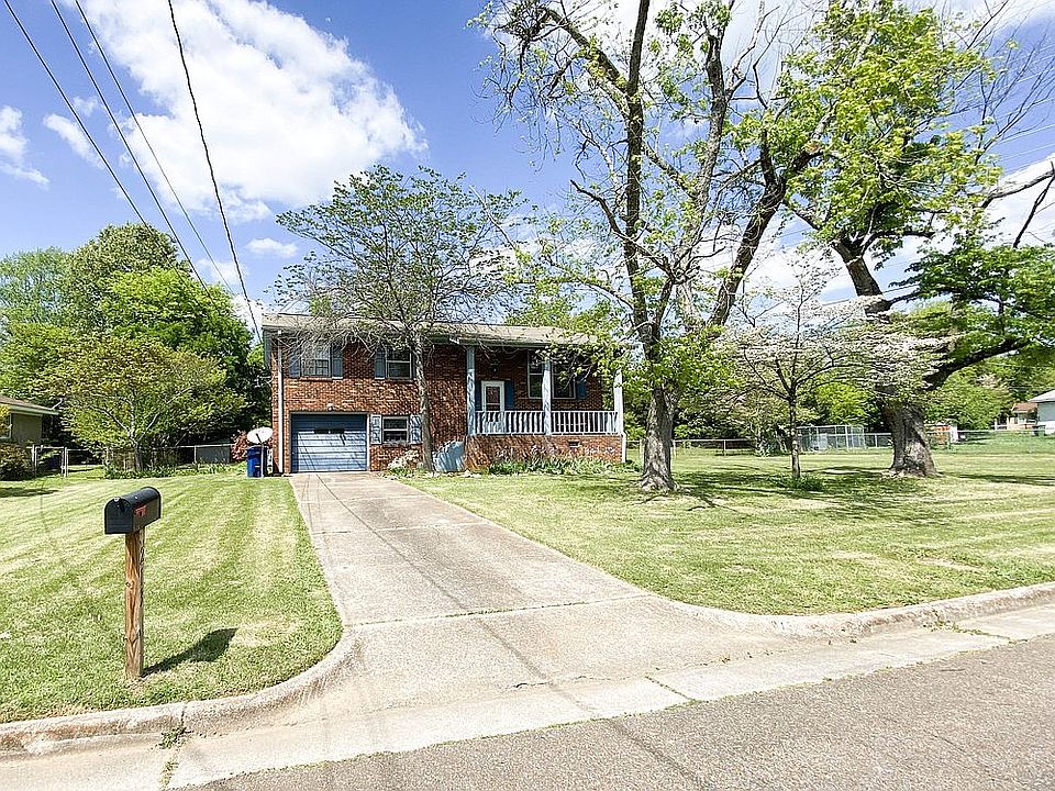 1st image of 213 Cumberland Dr SE