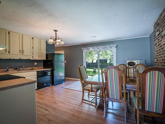 5th image of 924 Alden Dr