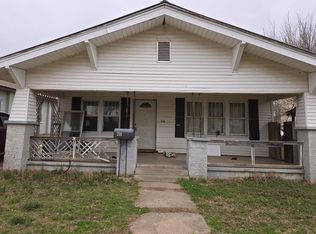 218 N 4th St, Okemah, OK 74859