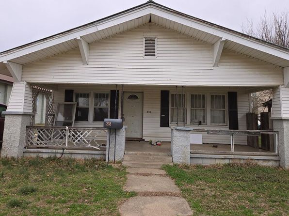 218 N 4th St, Okemah, OK 74859
