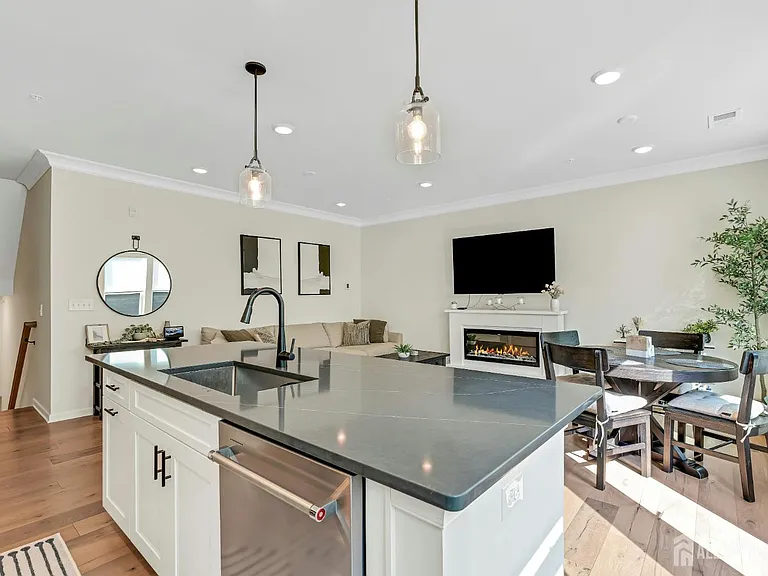 610 Sadie Cir — Photo 14