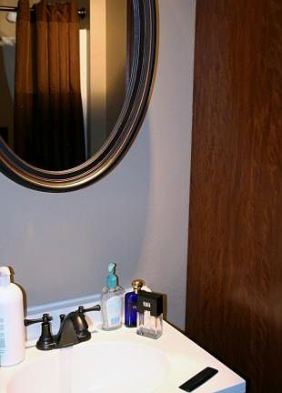 Bathroom (main floor)