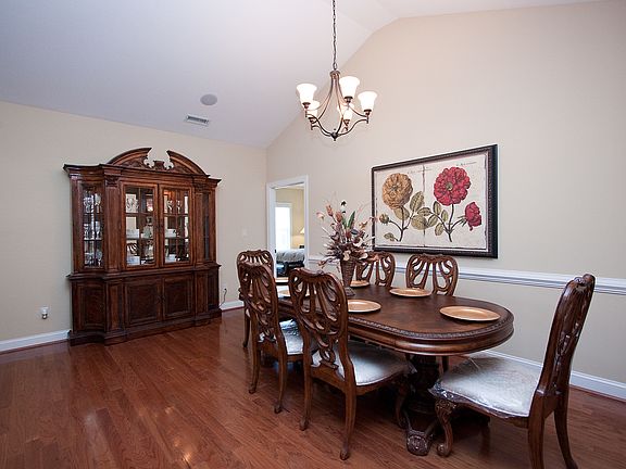 5th image of 1521 Rosehill Dr