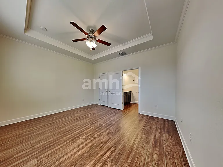 1028 Walden Pond Dr — Photo 8