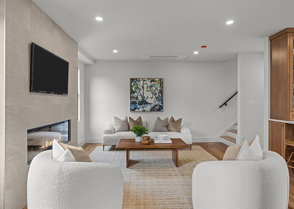 1st image of 27-29 Dartmouth St #1