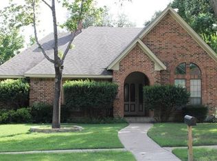 2104 Pleasant Dr, Ennis, TX 75119