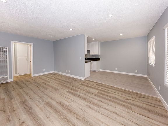 2nd image of 916 N Inglewood Ave #11
