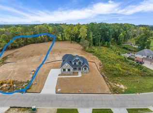 8239 Stoney Creek Dr, South Lyon, MI 48178