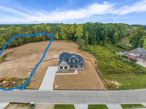 8239 Stoney Creek Dr, South Lyon, MI 48178