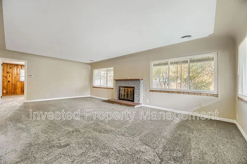 4 bed, 1.0 bath, 1448 sqft, $1,700 — Photo 3