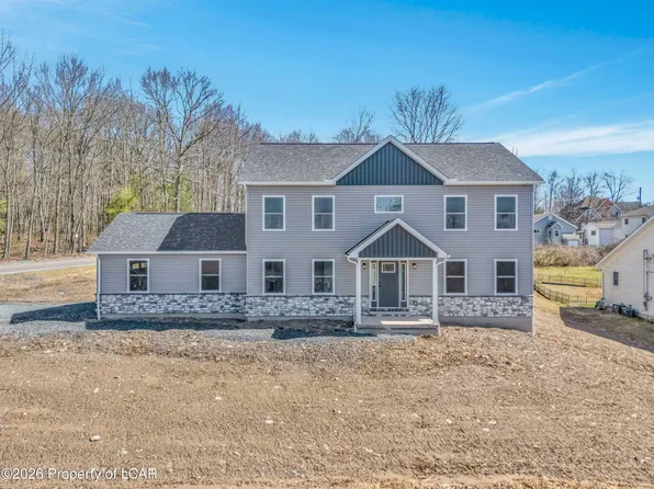 105 Lincoln St, Dallas, PA 18612