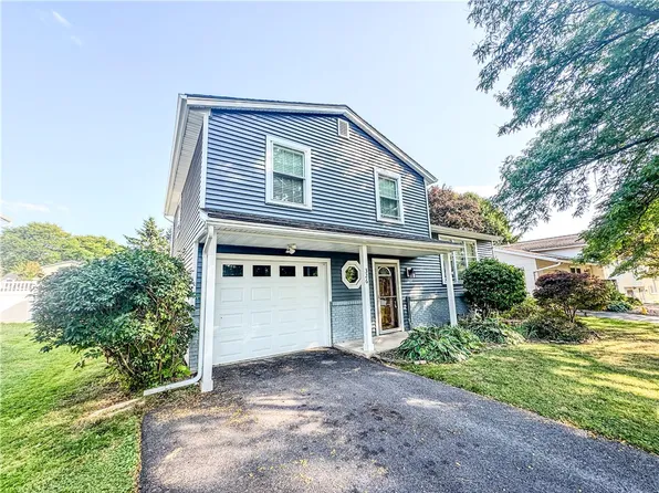 326 Village Walk Cir, Spencerport, NY 14559