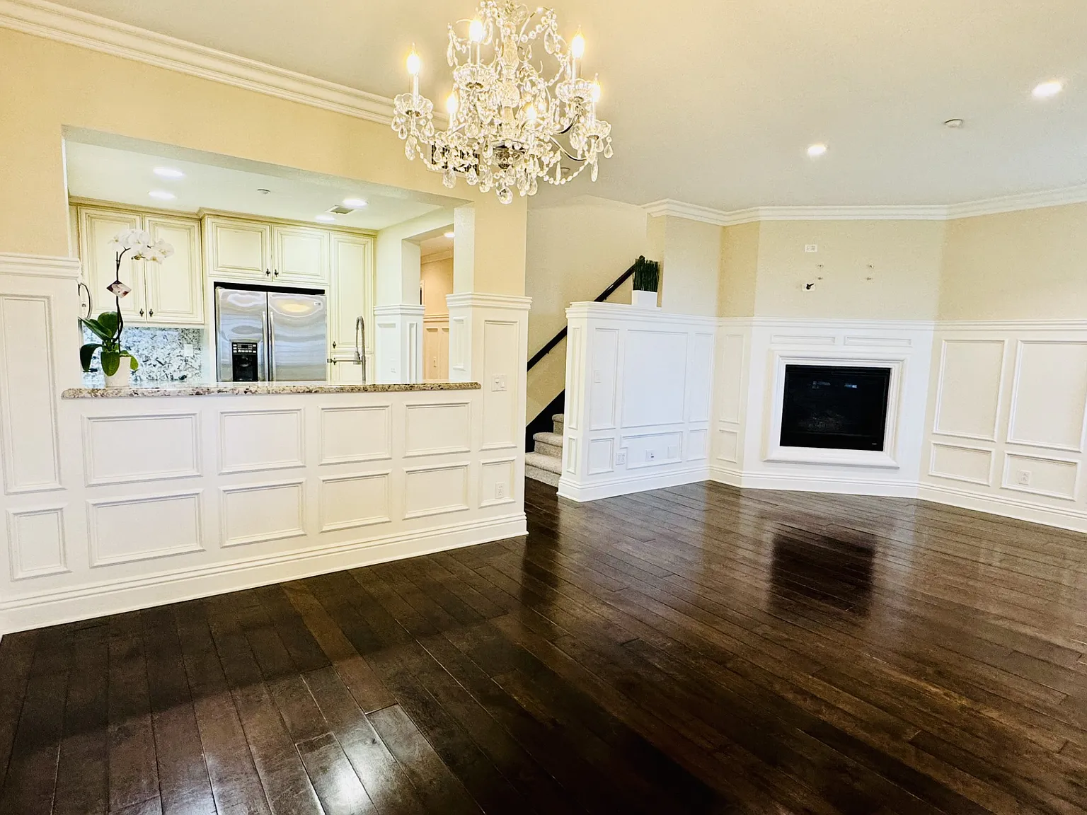 3 bed, 2.5 bath, 1600 sqft, $4,685 — Photo 2