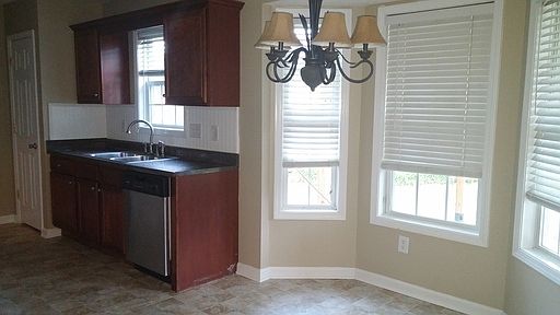 3rd image of 4422 Clifton Dr