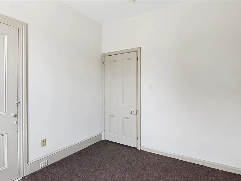 421 N Walnut St — Photo 16