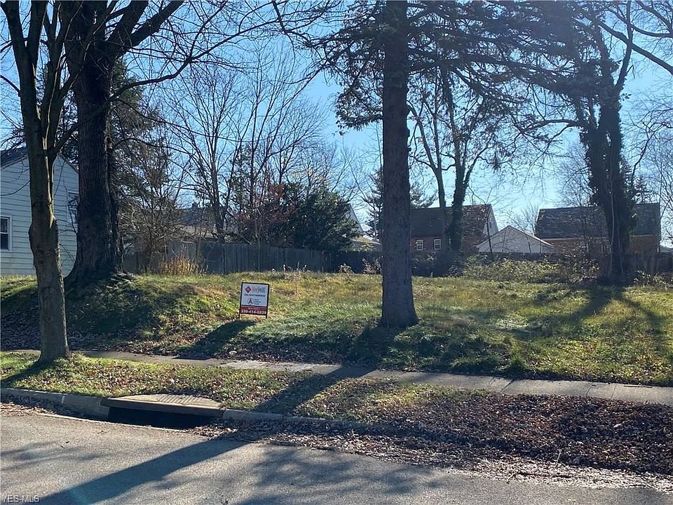 2nd image of 772 Lakewood Blvd