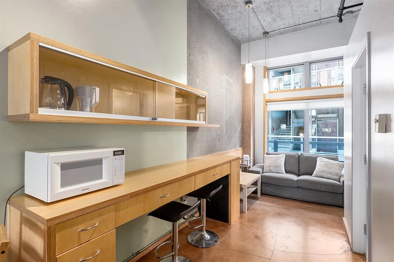 3 bed, 700 sqft, $3,000 — Photo 3