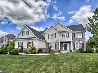 1121 N Bristol Dr, Lititz, PA 17543