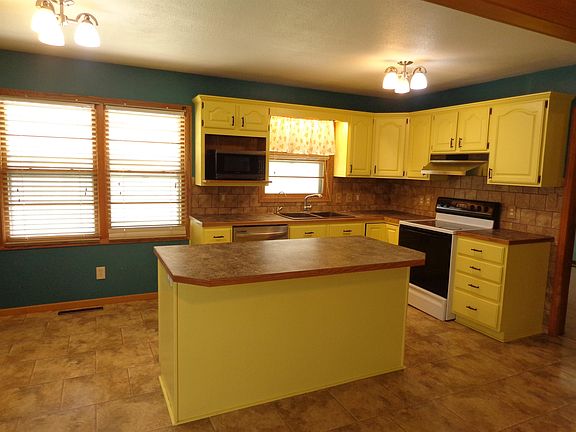 5th image of 506 E 11th St