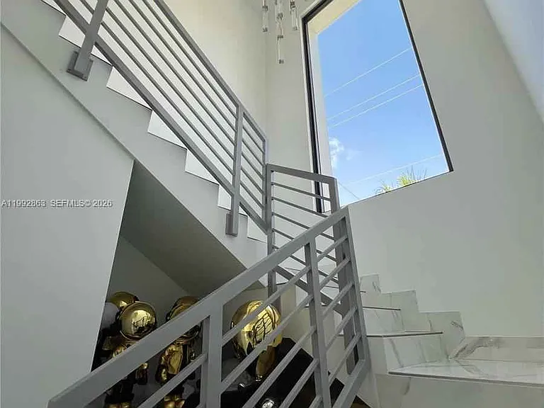 2342 McKinley St — Photo 6